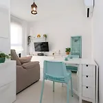Apartamento Becalp, Estudio En El Centro, By Bookindenia
